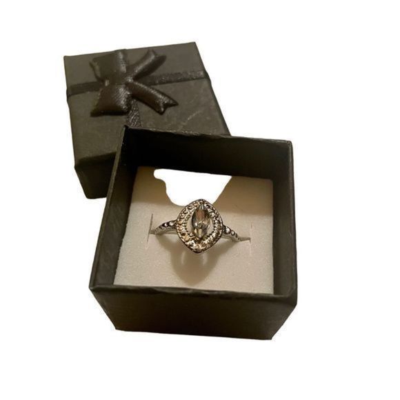 WHITE SAPPHIRE N SILVER RING - Picture 7 of 7